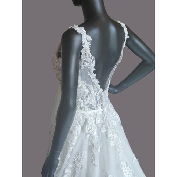 NWOT Ivory A-Line Wide Strap V-neck Plunge Wedding Gown - Mori Lee - Picture 10 of 13